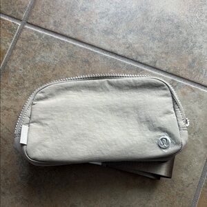 Lululemon everywhere belt bag